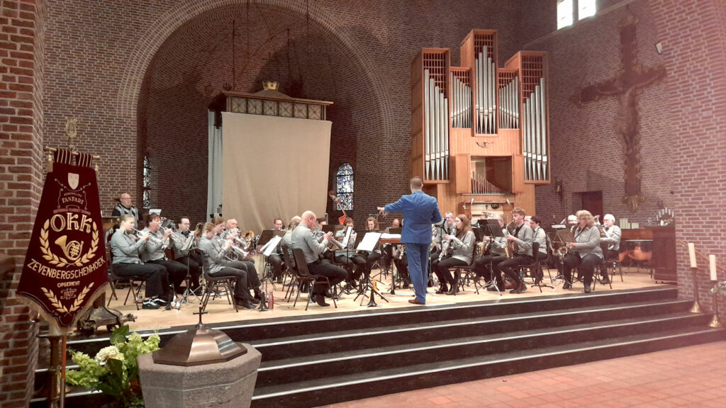 Uitwisselingsconcert met Voorne en Putten in de kerk in Zevenbergschen hoek op 19 november 2023