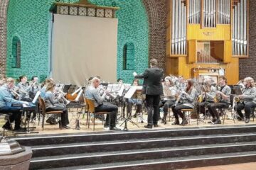 Fanfare OKK tijdens het uitwisselings concert met harmonie St. Caecilia Made
